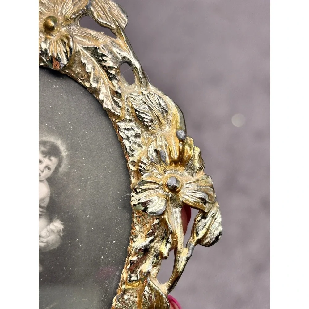 Vintage Gold Tone Floral Oval Mini Picture Frame Madonna Child Victorian Style